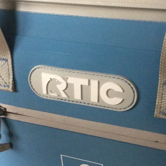 🤖- RTIC Cooler 12 Can [New in Box] - Picture 9 of 11